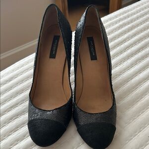 Ann Taylor Black Sequin black cloth toe heels💕